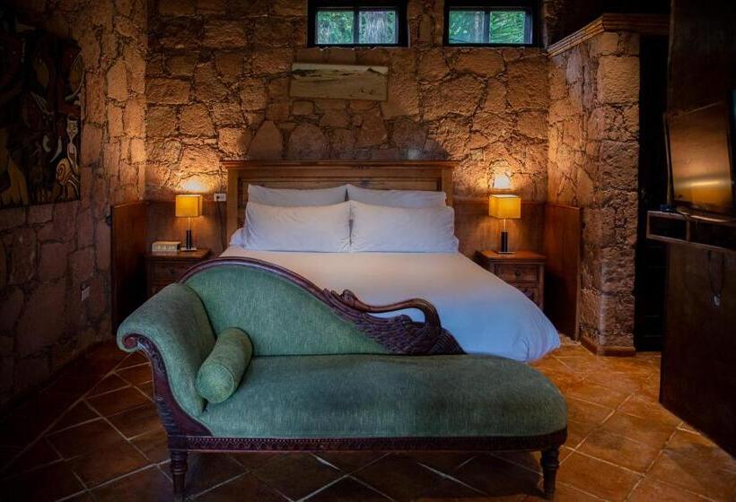 سوییت جونیور, Nirvana Restaurant & Retreat