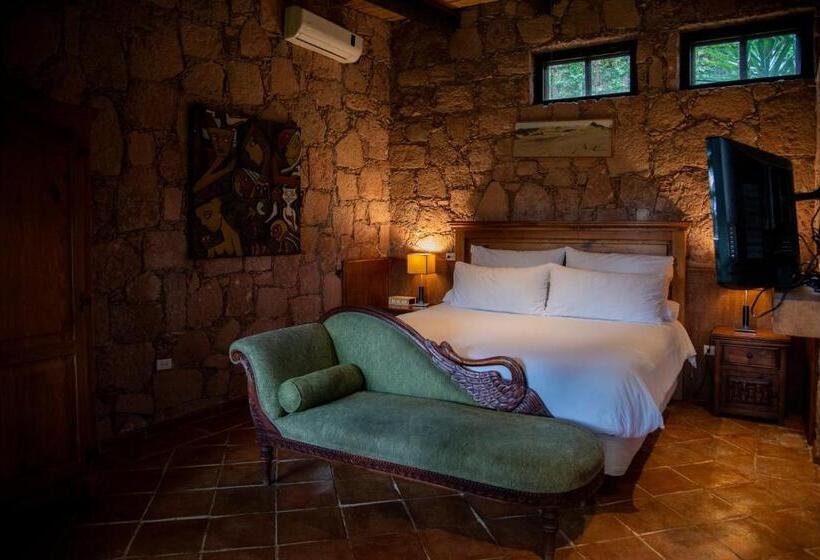 سوییت جونیور, Nirvana Restaurant & Retreat