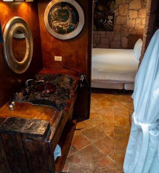 سوییت جونیور, Nirvana Restaurant & Retreat