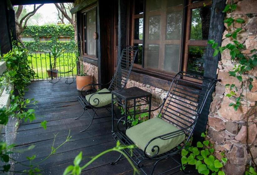 سوییت جونیور, Nirvana Restaurant & Retreat