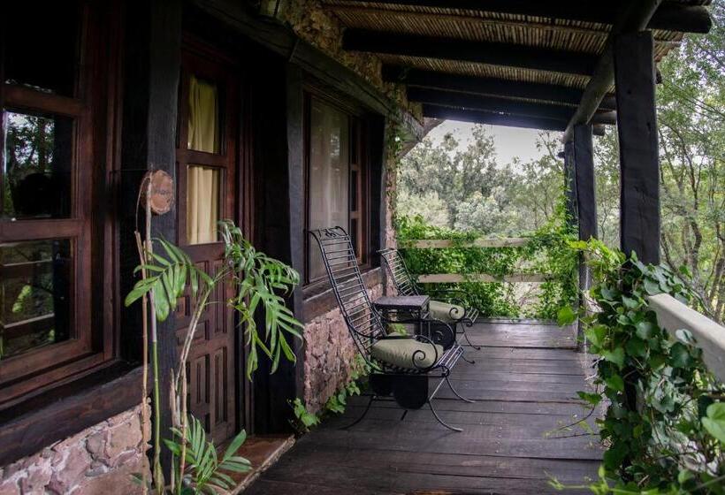 سوییت جونیور, Nirvana Restaurant & Retreat