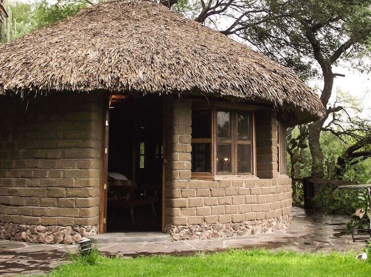 سوییت جونیور, Nirvana Restaurant & Retreat