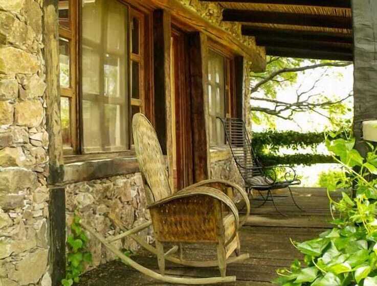 سوییت جونیور, Nirvana Restaurant & Retreat