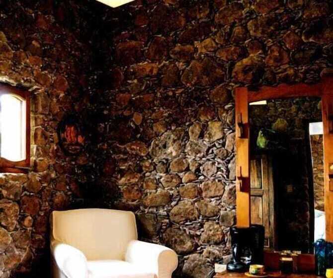 سوییت جونیور, Nirvana Restaurant & Retreat