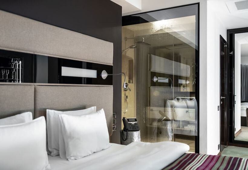 수피리어 룸, 11 Mirrors Design