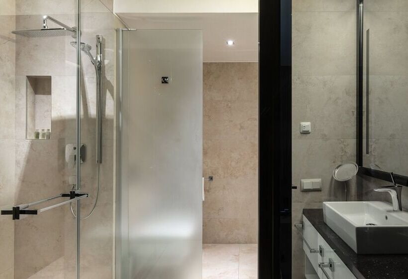 디럭스 룸, 11 Mirrors Design