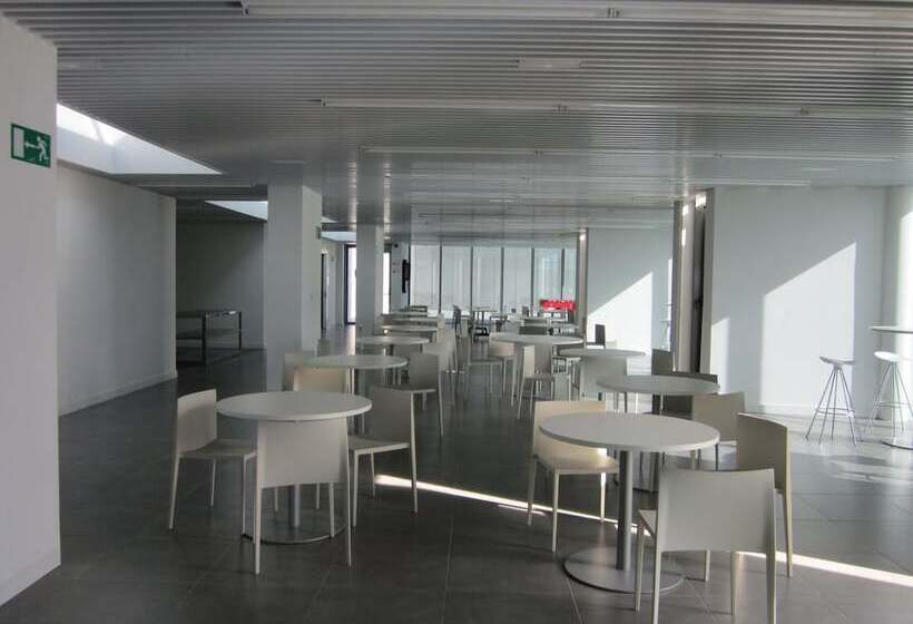 ルームシェアのワンベッド, Uba Hostel