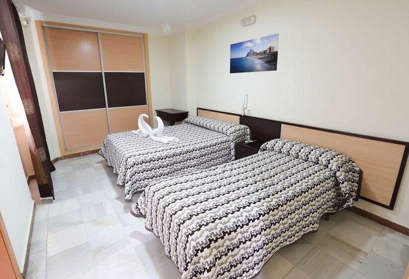 اتاق استاندارد سه نفره, Hostal La Campana