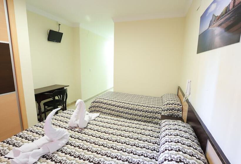 اتاق استاندارد سه نفره, Hostal La Campana