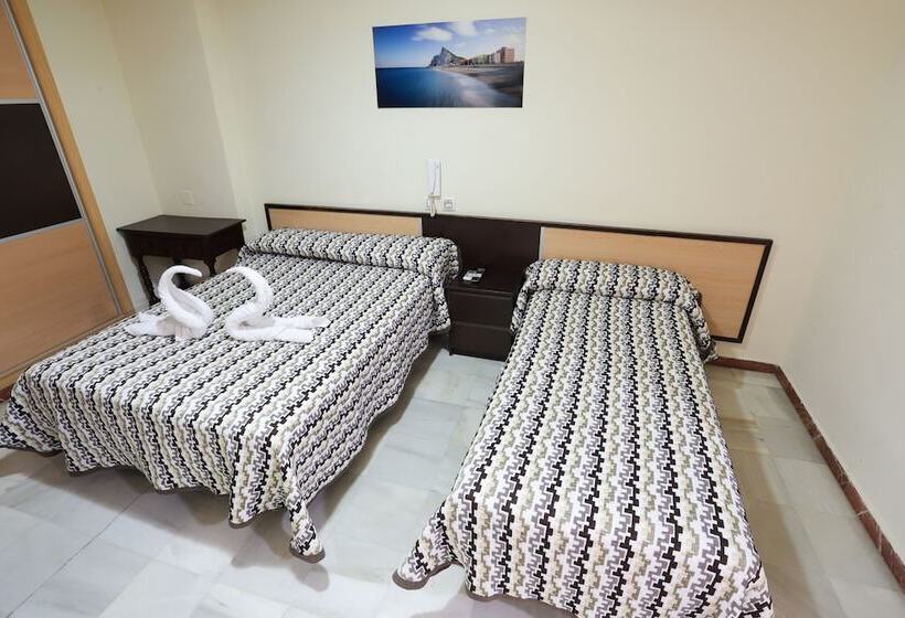اتاق استاندارد چهار تخته, Hostal La Campana