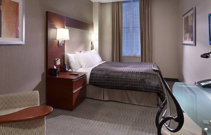 Quarto Estandar, River
