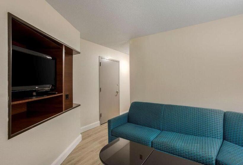 キングサイズベッドのスイートルーム, Comfort Inn & Suites Mt. Laurelphiladelphia