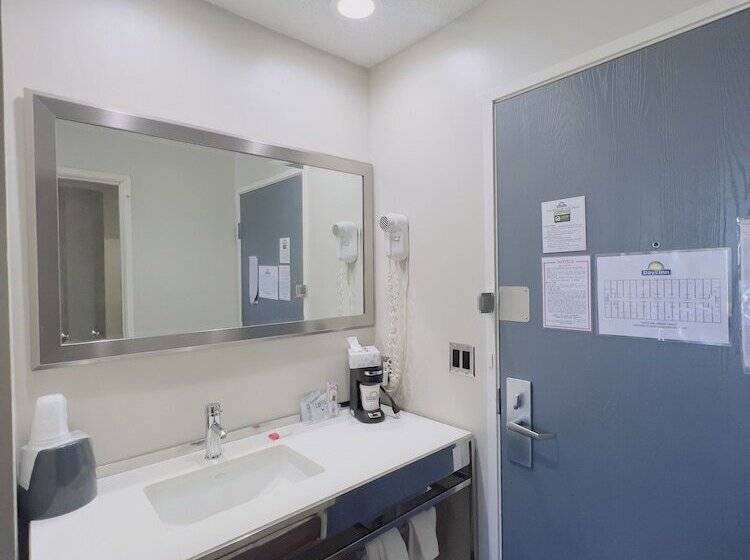 اتاق استاندارد با 2 تخت دوبل, Days Inn By Wyndham Lake Bluff/great Lakes Naval Base
