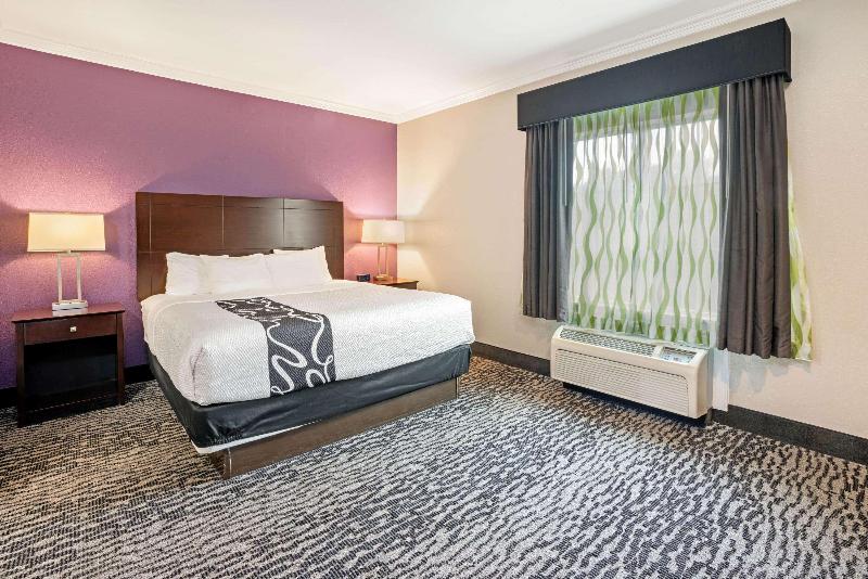스위트 킹사이즈 침대, La Quinta By Wyndham Houston   Magnolia