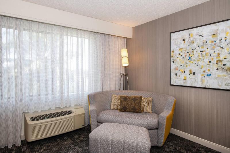 Standard-huone King-vuode, Courtyard By Marriott Newark Silicon Valley