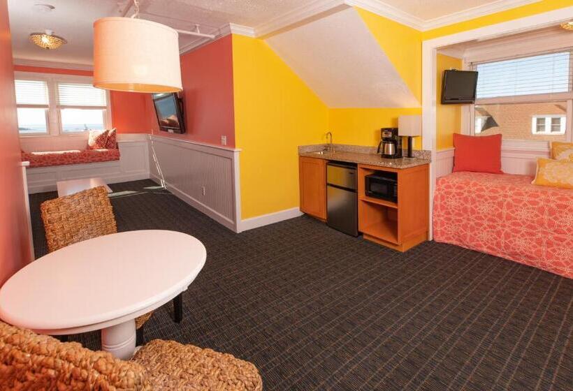 Suite with lake view, Island House