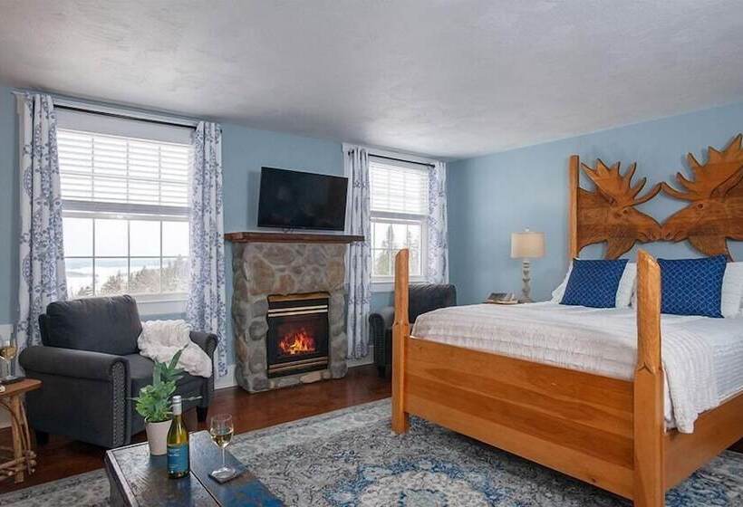 اتاق استاندارد با چشم‌انداز دریاچه, The Lodge At Moosehead Lake