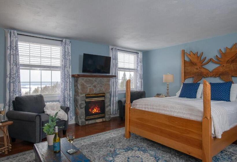 اتاق استاندارد با چشم‌انداز دریاچه, The Lodge At Moosehead Lake