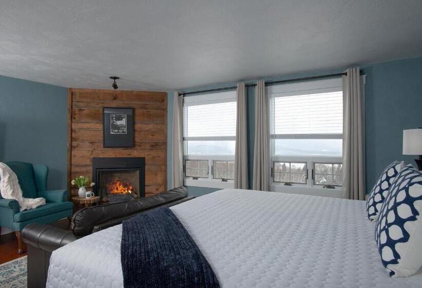 اتاق استاندارد با تخت بزرگ, The Lodge At Moosehead Lake