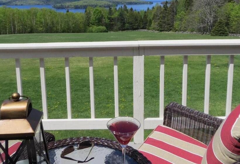 اتاق استاندارد با تخت بزرگ, The Lodge At Moosehead Lake