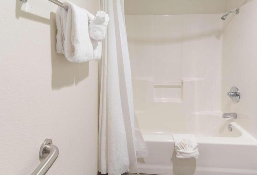 Номер Superior, Travelodge By Wyndham Depoe Bay