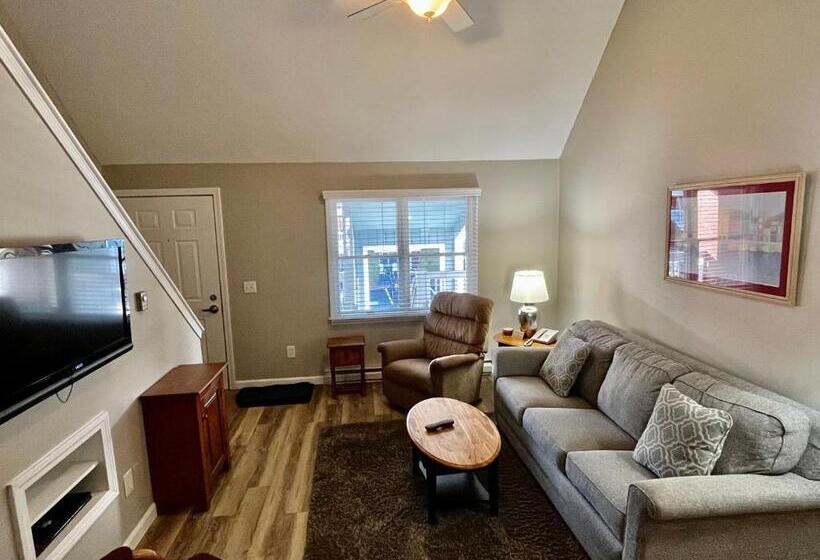 Люкс Deluxe 2 Спальни, Elmwood Resort