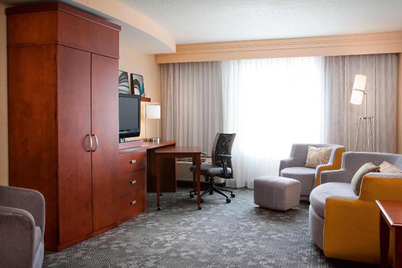 اتاق استاندارد با تخت بزرگ, Courtyard Des Moines Ankeny