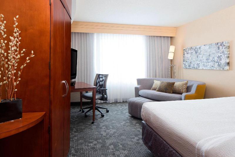 اتاق استاندارد با تخت بزرگ, Courtyard Des Moines Ankeny