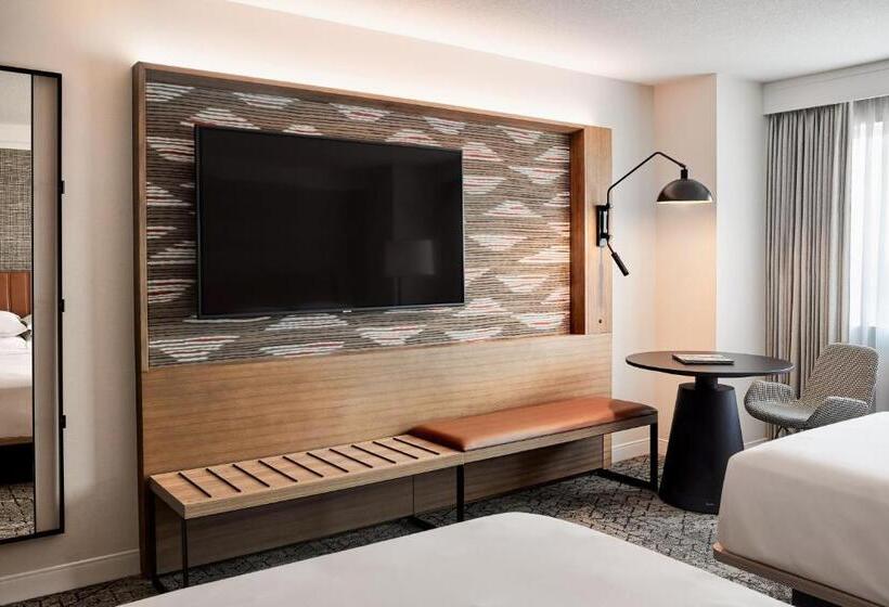 Люкс Клуб, Sheraton Phoenix Downtown
