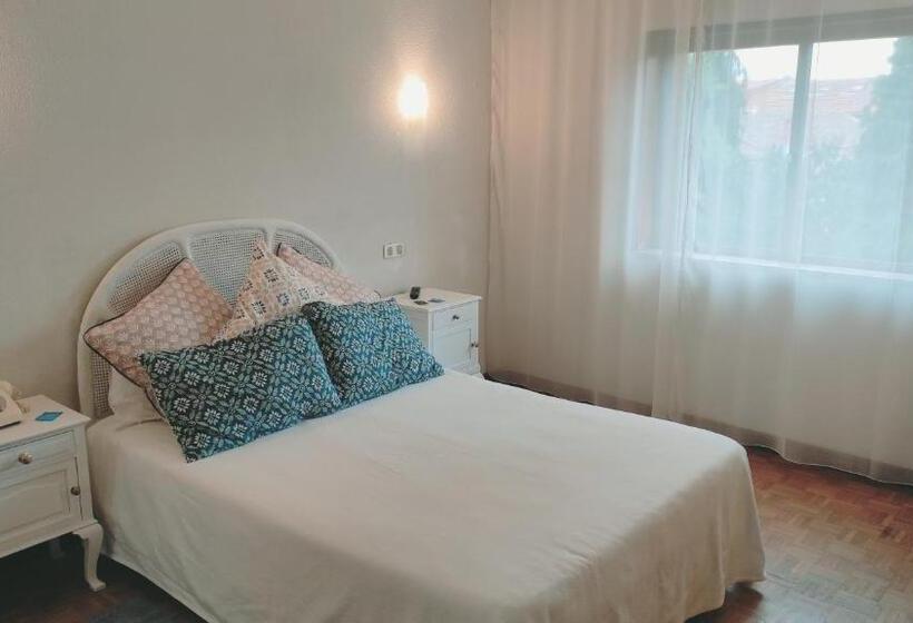 اتاق اکونومی, Terrace House