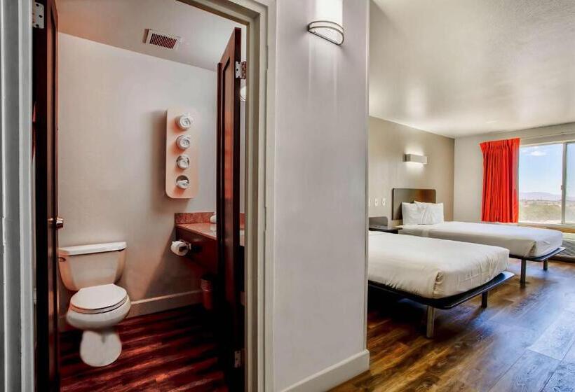 Номер Стандарт Адаптированный для Инвалидов, Motel 6hesperia, Ca  West Main Street I15