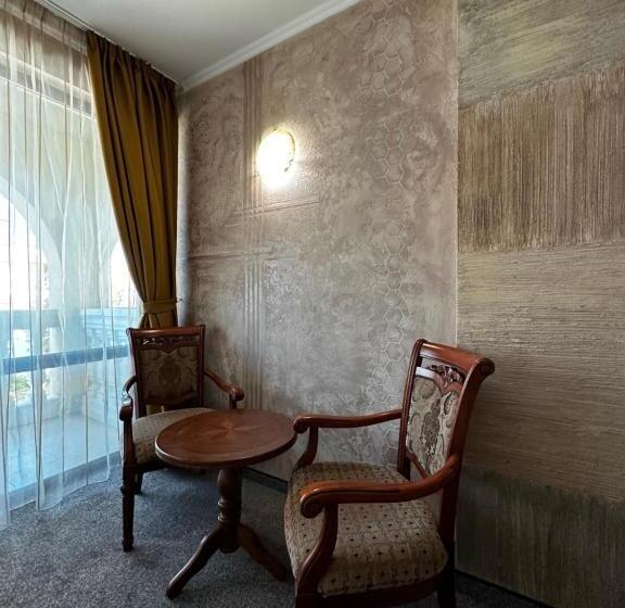 Superior Room with Balcony, Art Hotel Babylon
