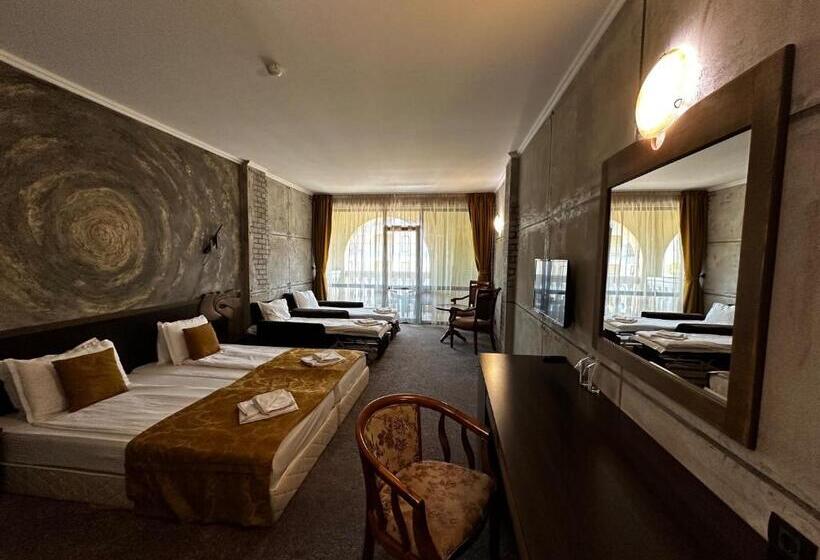 Superior Room with Balcony, Art Hotel Babylon