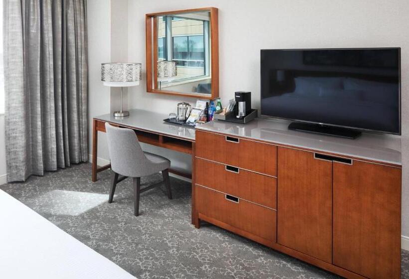 Номер Классика Кровать Кинг, The Westin Edina Galleria
