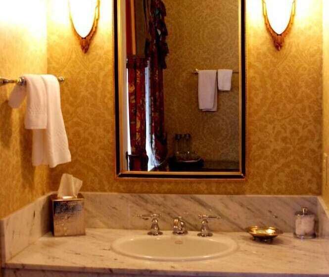 Номер Deluxe, Beaumont Hotel And Spa   Adults Only