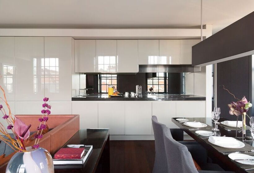Люкс, Grosvenor House Suites