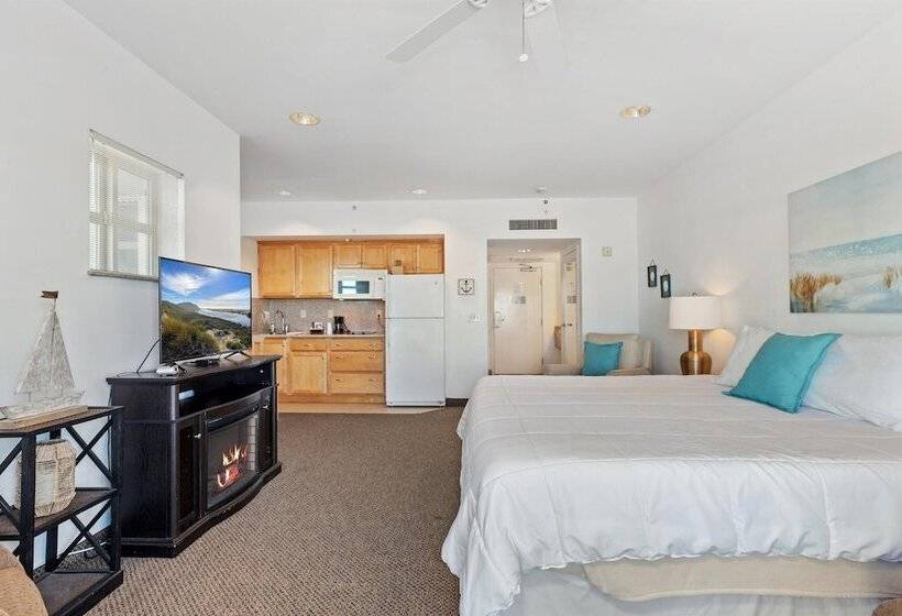 Студия Стандарт Вид на Море, Beach House Inn & Suites
