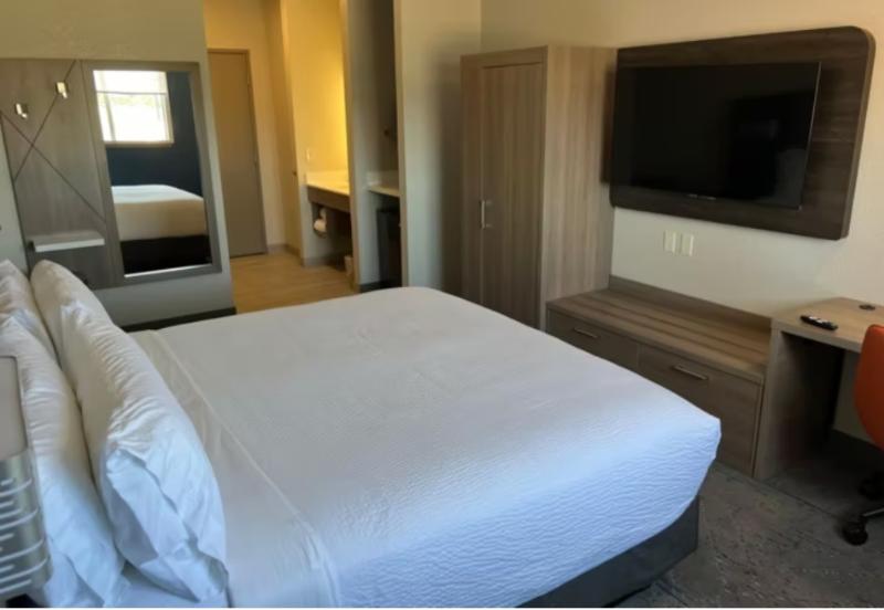 Стандартный Номер Кровать Кинг, Holiday Inn Express Wichita North   Park City By Ihg