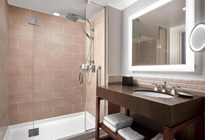 Номер Классика Кровать Кинг, The Westin Austin At The Domain
