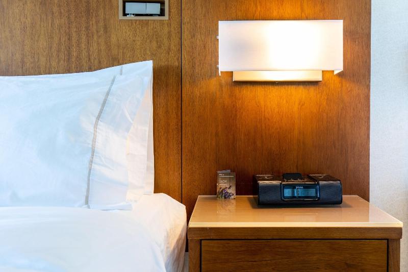Номер Deluxe, The Westin Austin At The Domain