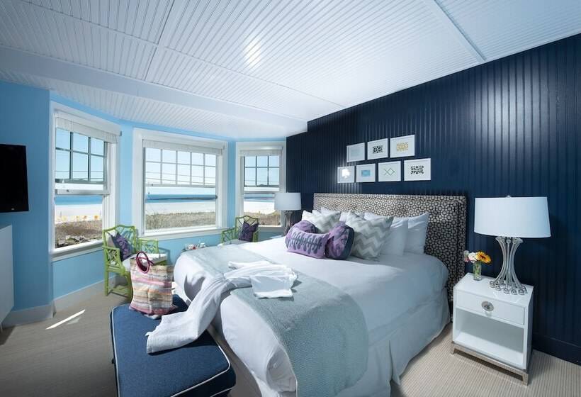 Люкс Вид на Море, The Tides Beach Club