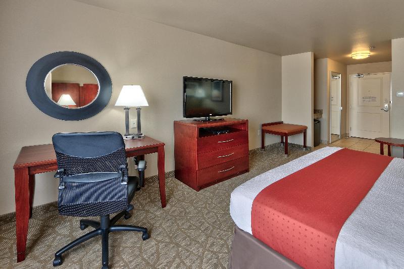 이그제큐티브 룸 킹사이즈 침대, Holiday Inn Roswell, An Ihg