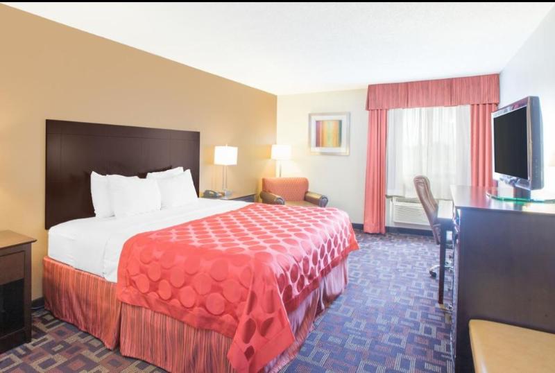 اتاق لوکس با تخت بزرگ, Ramada By Wyndham Tulsa