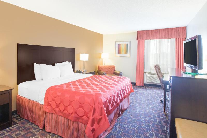 اتاق استاندارد با تخت بزرگ, Ramada By Wyndham Tulsa
