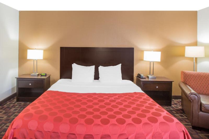 اتاق استاندارد با تخت بزرگ, Ramada By Wyndham Tulsa