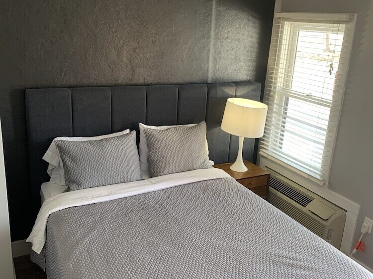 Номер Стандарт, Blue Star Motel