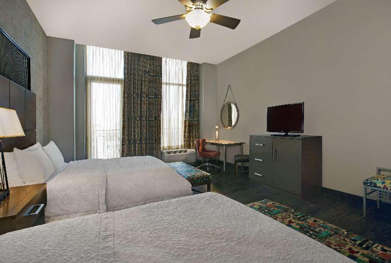 اتاق استاندارد با بالکن, Hampton Inn & Suites Austin @ The University/capitol
