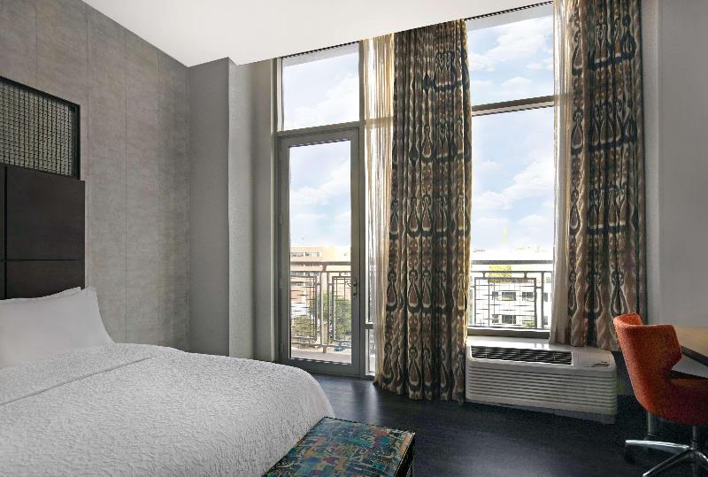 اتاق استاندارد با بالکن, Hampton Inn & Suites Austin @ The University/capitol