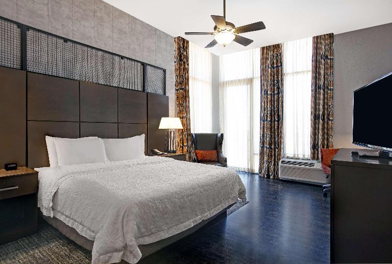 اتاق استاندارد با بالکن, Hampton Inn & Suites Austin @ The University/capitol