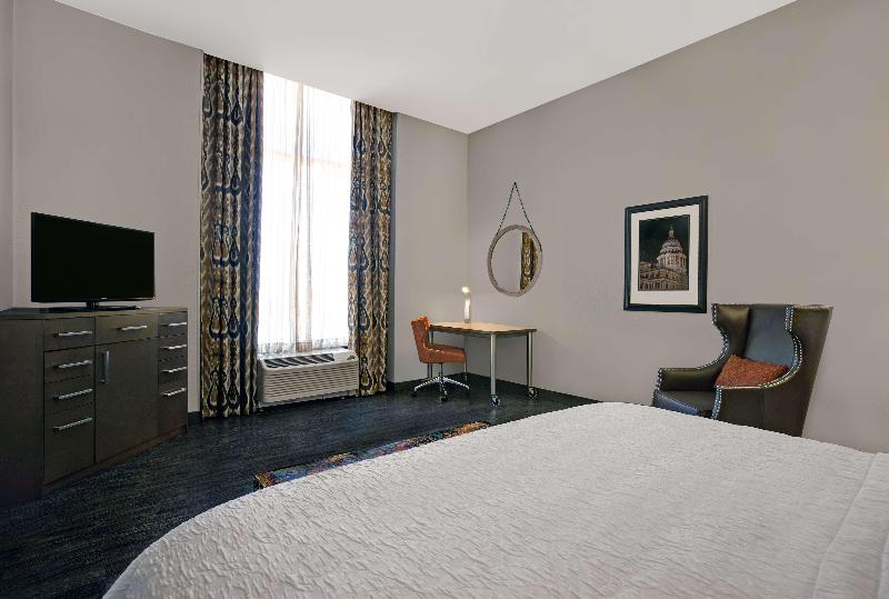 اتاق استاندارد با تخت بزرگ, Hampton Inn & Suites Austin @ The University/capitol
